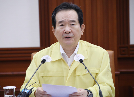 정세균 국무총리가 17일 정부서울청사에서 열린 신종 코로나바이러스 감염증(코로나19) 대응 중앙재난안전대책본부 회의를 주재하며 발언하고 있다.   [연합뉴스]